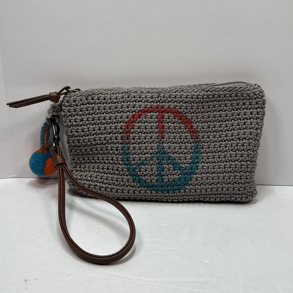 The Sak Wristlet Purse Clutch Boho Crochet Strap Zipper Pocket Grey Peace